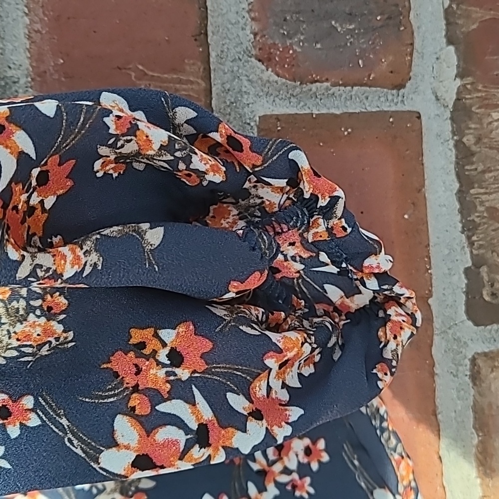 Beacon Apparel Casiya Tie Front Blouse, Size Small - Picture 8 of 9